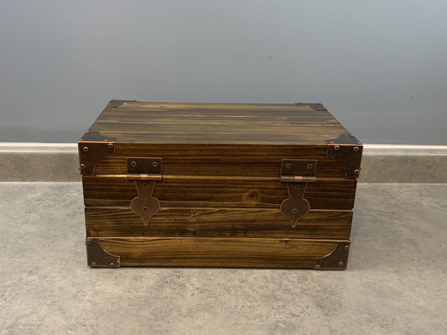 Rustic Cedar-Wood Storage Treasure Chest