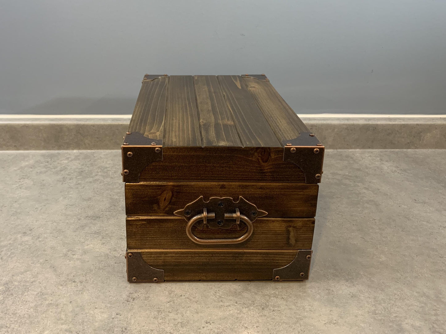 Rustic Cedar-Wood Storage Treasure Chest